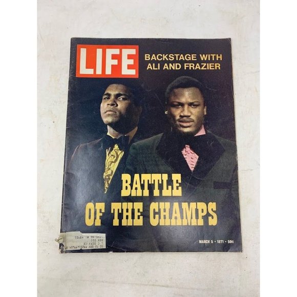 Vintage LIFE Magazine - Battle of the Champs - Backstage with Ali and Frazier - - Picture 1 of 16